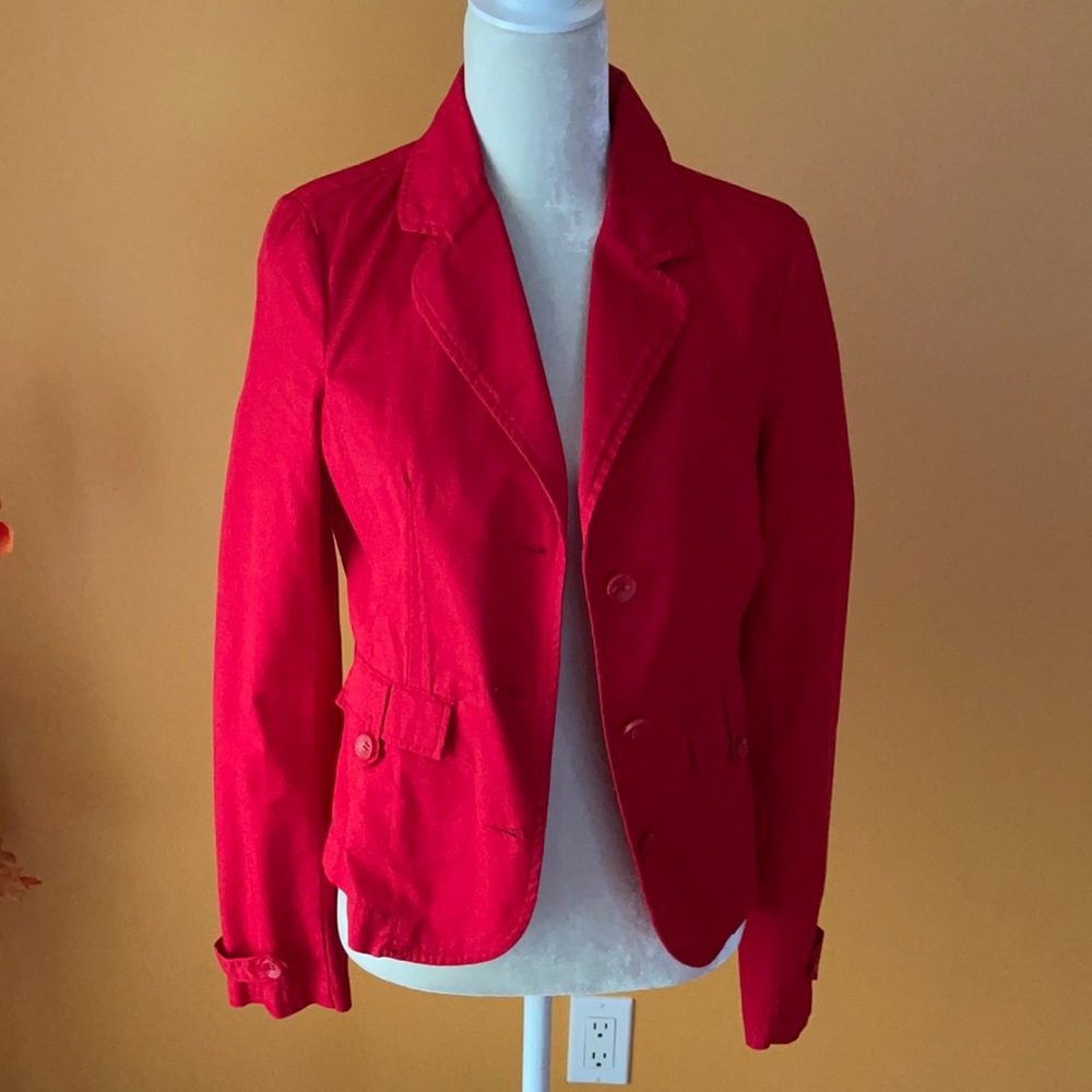 Red jeans summer jacket in great condition. Size 44, US medium from Benetton